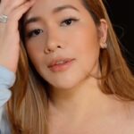 Angeline Quinto Instagram – BUKAS na mga ka-Twinkle ang aking FIRST GRAND LIVE with TikTok Shop! Huwag niyong palalampasin ang mga SPECIAL BUNDLES at EXCLUSIVE DEALS up to 70% OFF ng @vicecosmeticsph @cuco.inc 🎉 Kitakits mga ka-Twinkle! 🥰