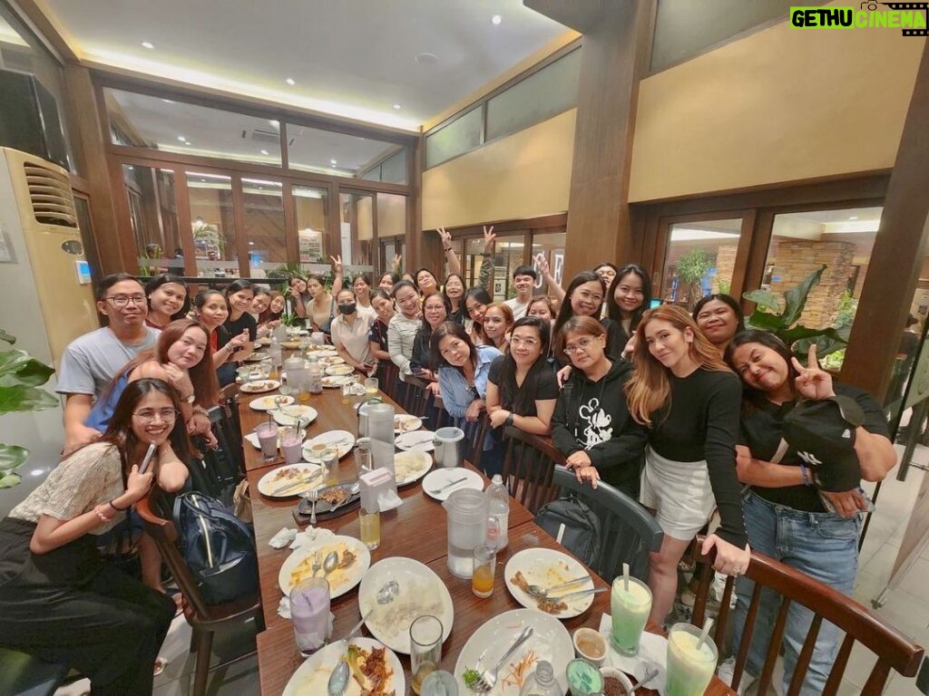 Angeline Quinto Instagram - I missed you guys so much🫶🏻 Sobrang happy ako na makasama kayo ulit after 4years 🥰Always grateful for all of you. Iloveyou❤️