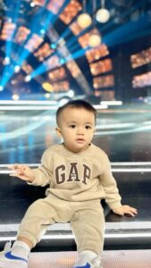 Angeline Quinto Instagram - Look who visited Mama’s work, nangungulit pa! 🥰🤩 Thank you for spreading your sunshine here with everyone @babysylvio I love you my Bulilit❤️❤️❤️ #asapnatinto