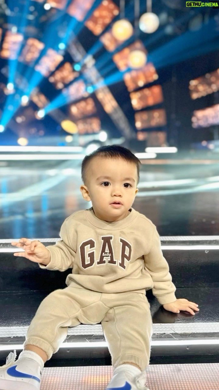 Angeline Quinto Instagram - Look who visited Mama’s work, nangungulit pa! 🥰🤩 Thank you for spreading your sunshine here with everyone @babysylvio I love you my Bulilit❤️❤️❤️ #asapnatinto