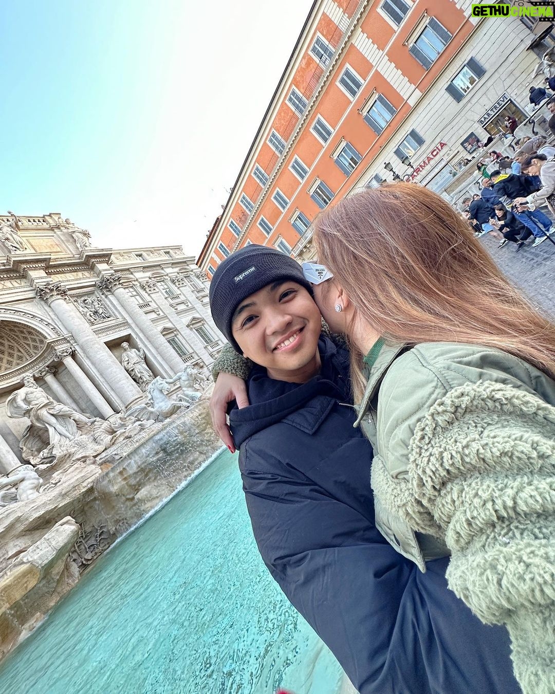 Angeline Quinto Instagram - Fontana Di Trevi with my Sylvio and Babe🫶🏻 Fontana Di Trevi - Rome