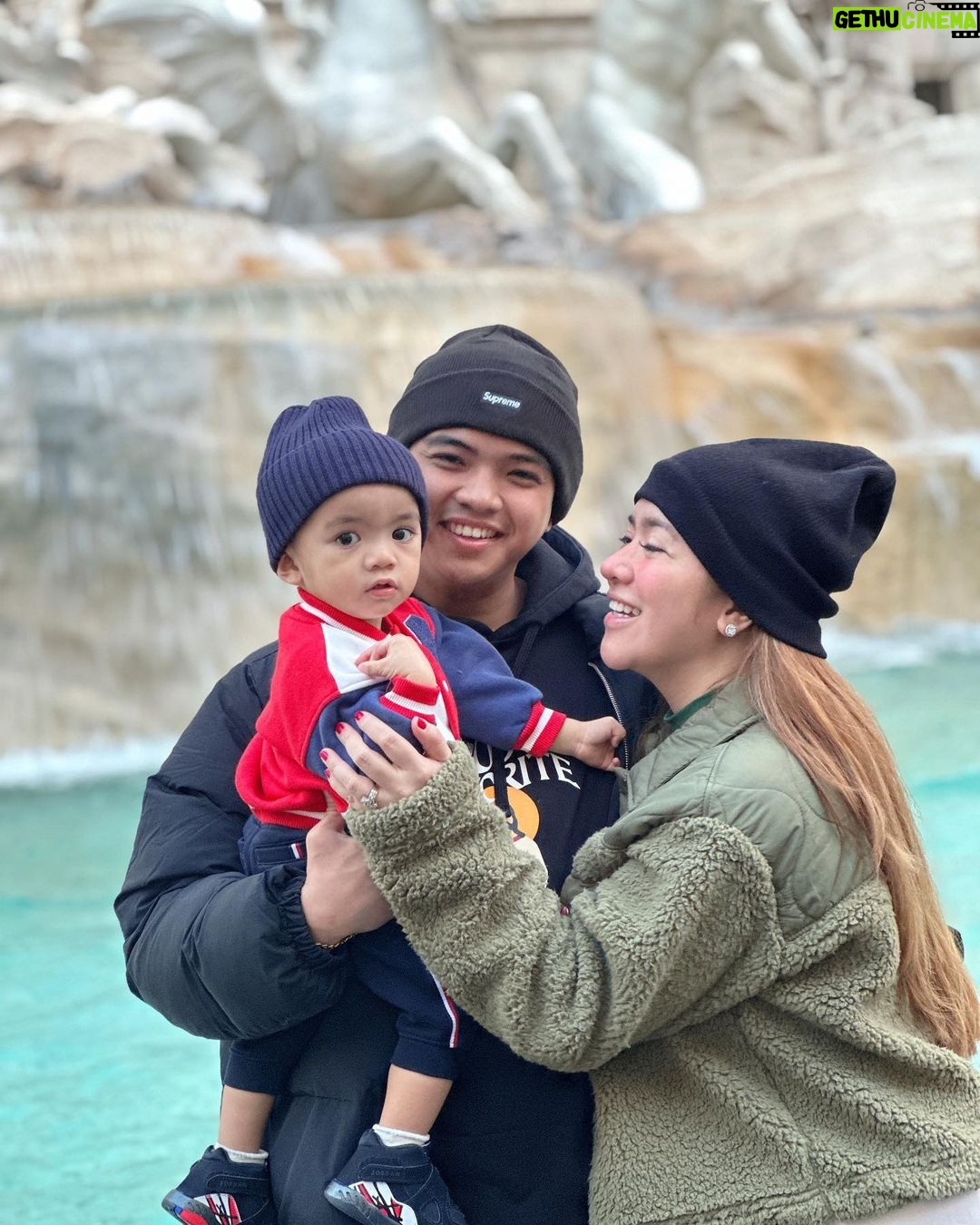 Angeline Quinto Instagram - Fontana Di Trevi with my Sylvio and Babe🫶🏻 Fontana Di Trevi - Rome