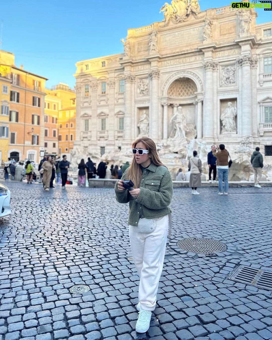 Angeline Quinto Instagram - Fontana Di Trevi with my Sylvio and Babe🫶🏻 Fontana Di Trevi - Rome