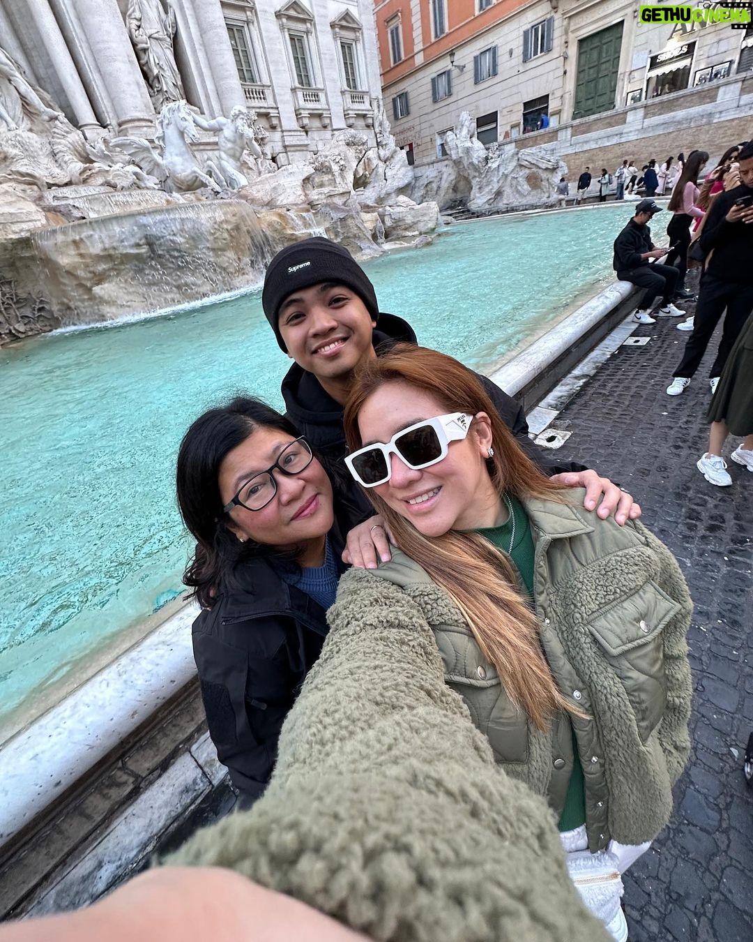 Angeline Quinto Instagram - Fontana Di Trevi with my Sylvio and Babe🫶🏻 Fontana Di Trevi - Rome