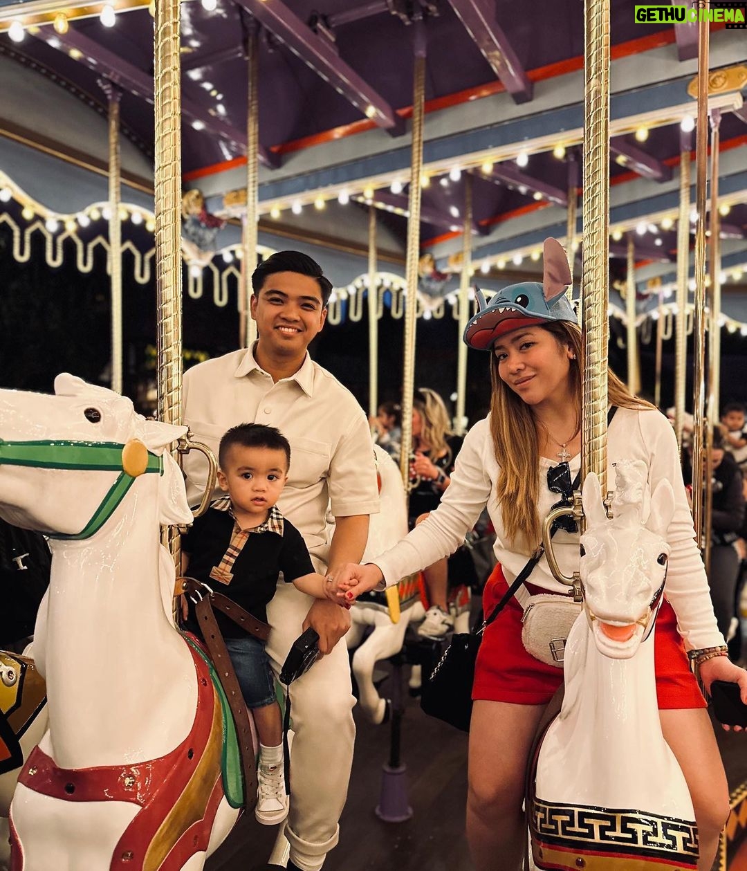 Angeline Quinto Instagram - Just a small town girl, living in a Disney World🫶🏻 🤩 Disneyland California