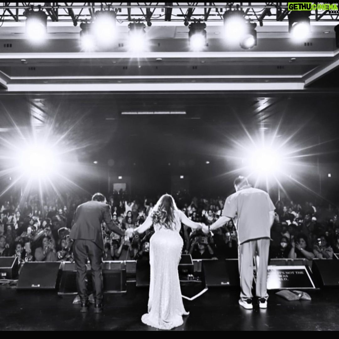 Angeline Quinto Instagram - Thank you very much, Honolulu Hawaii and San Deigo CA 🫶🏻 You were an amazing crowd. Sa mga kababayan po namin na nanood maraming salamat po sainyo🥰 See you Houston Texas 🤩 #10QUSAOneMoreTime