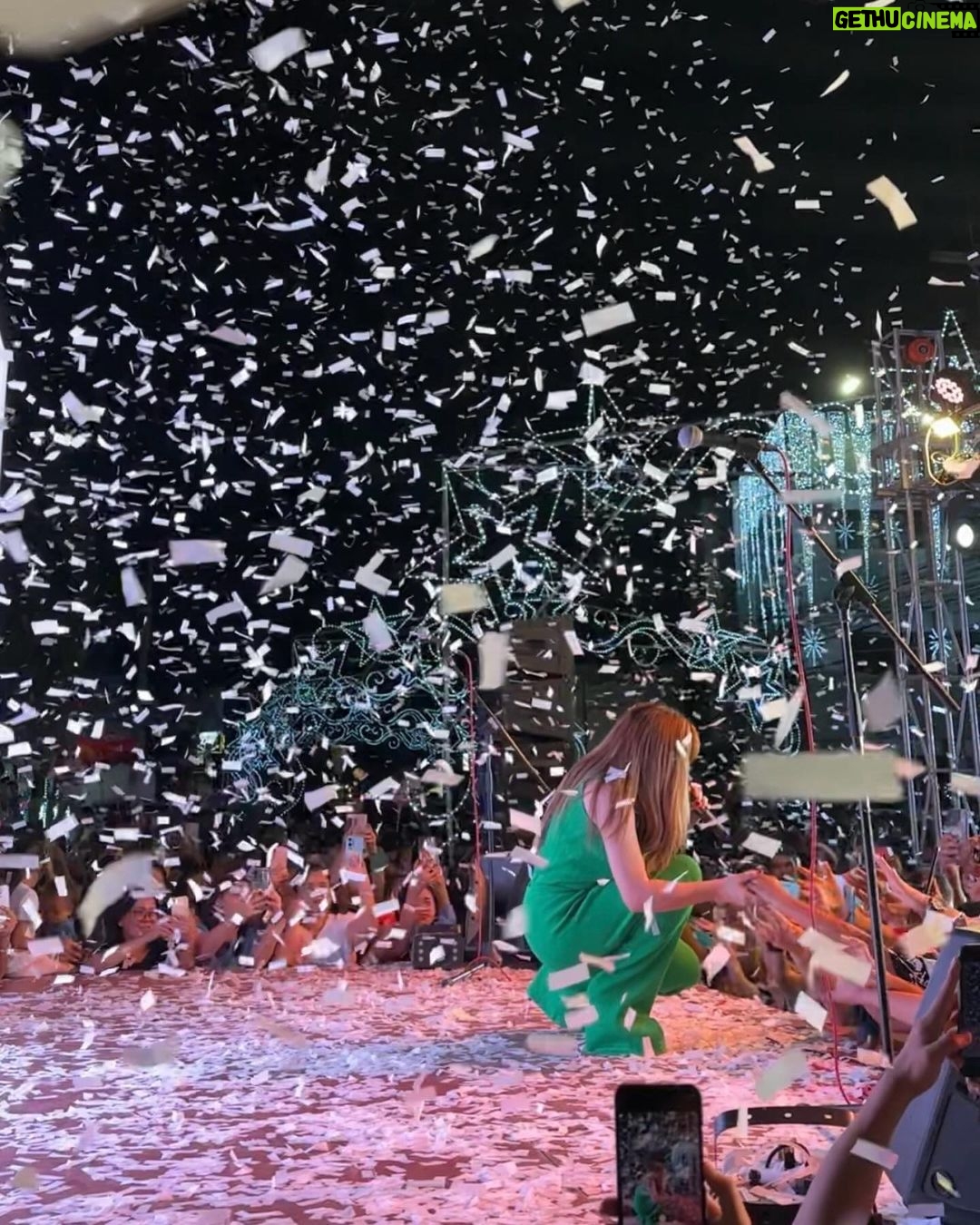 Angeline Quinto Instagram - Thank you very much, Hermosa Bataan 🫶🏻 Maraming Salamat po Mayor Jopet Inton and Mayora Anne Inton sa pag imbita sa akin. Salamat po Fr. Ernie De Leon🫶🏻🥰 Maligayang Pasko po sainyo🎄❤️