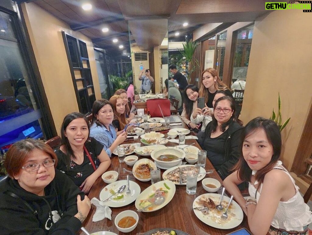 Angeline Quinto Instagram - I missed you guys so much🫶🏻 Sobrang happy ako na makasama kayo ulit after 4years 🥰Always grateful for all of you. Iloveyou❤️