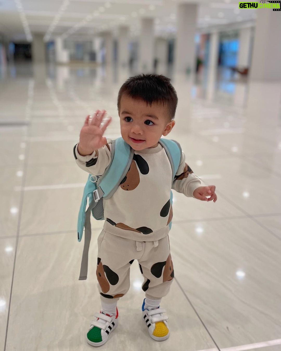Angeline Quinto Instagram - Hinay hinay sa pag laki Anak. Parang kahapon lang lagi kitang karga, ngayon lakad at takbo ka na. Masaya akong makita ang mga bago mong ginagawa. Umiiyak ang puso ko sa Tuwa. 🫶🏻 Mahal ka ni Mama🫶🏻👶