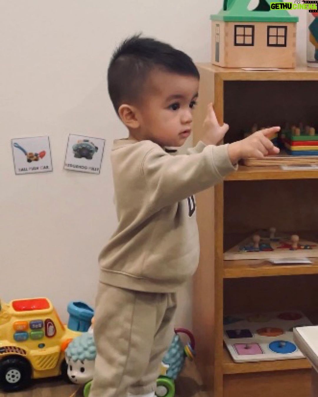 Angeline Quinto Instagram - Hinay hinay sa pag laki Anak. Parang kahapon lang lagi kitang karga, ngayon lakad at takbo ka na. Masaya akong makita ang mga bago mong ginagawa. Umiiyak ang puso ko sa Tuwa. 🫶🏻 Mahal ka ni Mama🫶🏻👶