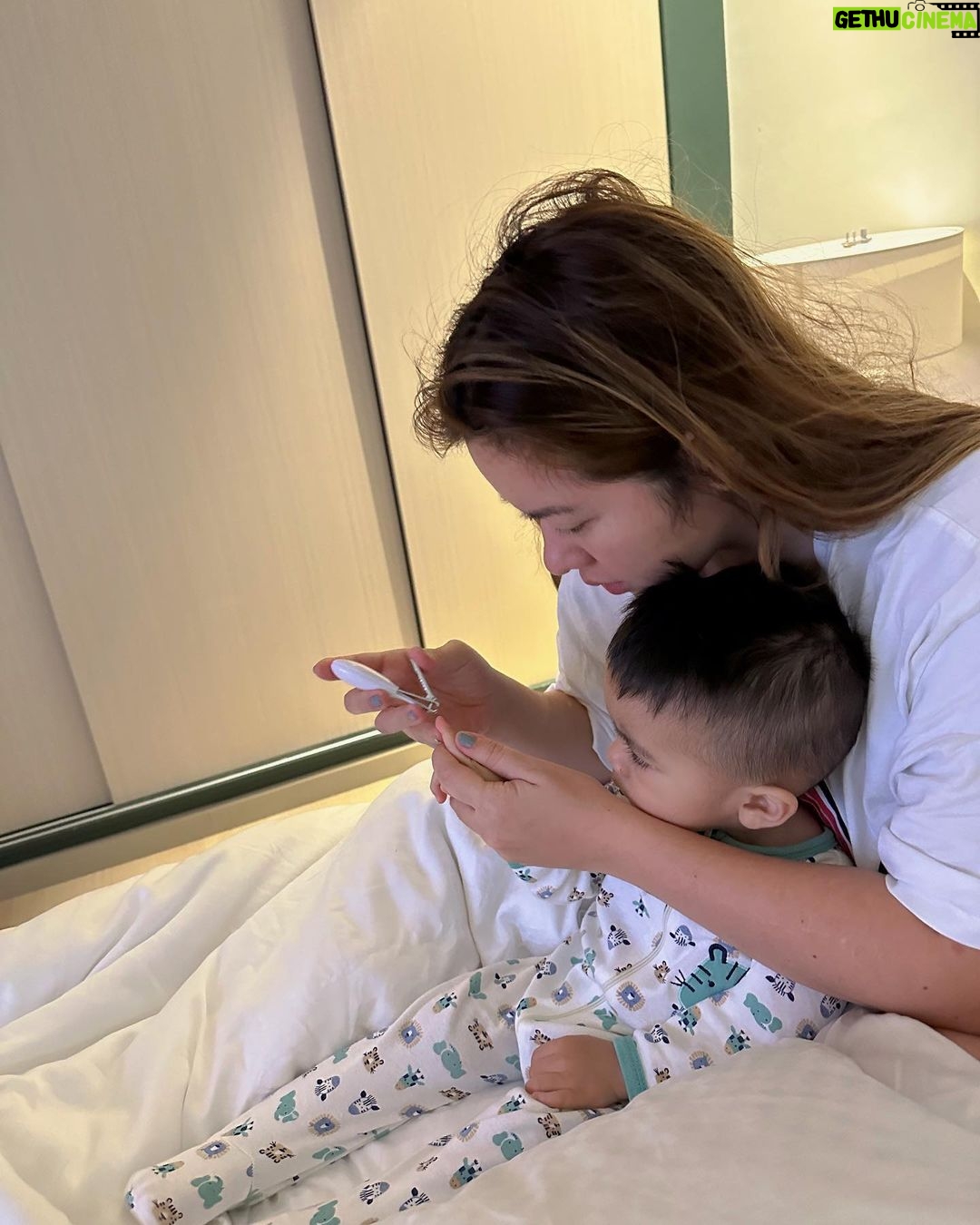 Angeline Quinto Instagram - Hinay hinay sa pag laki Anak. Parang kahapon lang lagi kitang karga, ngayon lakad at takbo ka na. Masaya akong makita ang mga bago mong ginagawa. Umiiyak ang puso ko sa Tuwa. 🫶🏻 Mahal ka ni Mama🫶🏻👶