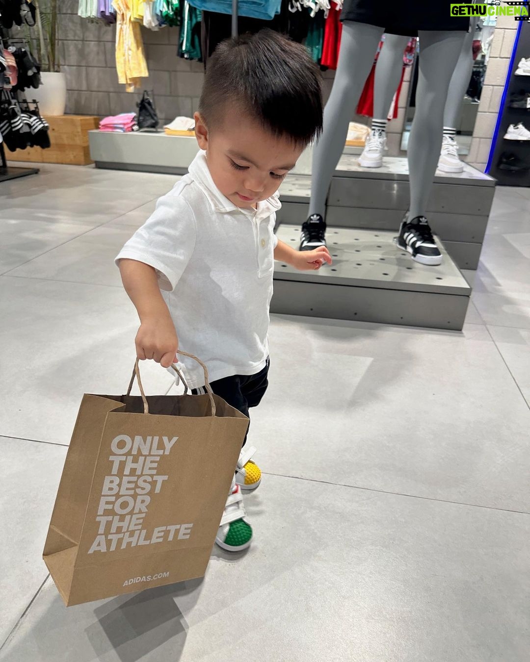 Angeline Quinto Instagram - Hinay hinay sa pag laki Anak. Parang kahapon lang lagi kitang karga, ngayon lakad at takbo ka na. Masaya akong makita ang mga bago mong ginagawa. Umiiyak ang puso ko sa Tuwa. 🫶🏻 Mahal ka ni Mama🫶🏻👶