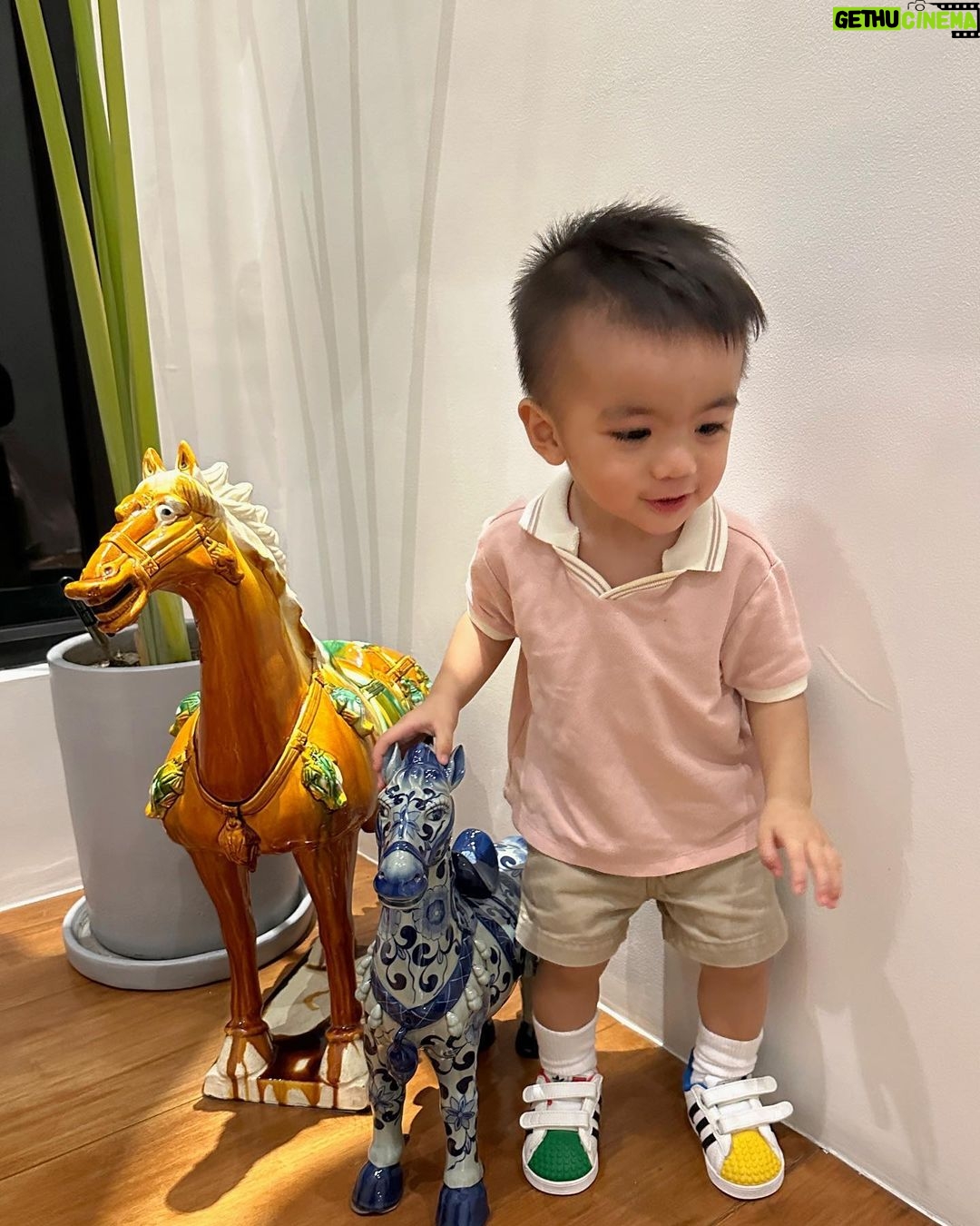 Angeline Quinto Instagram - Hinay hinay sa pag laki Anak. Parang kahapon lang lagi kitang karga, ngayon lakad at takbo ka na. Masaya akong makita ang mga bago mong ginagawa. Umiiyak ang puso ko sa Tuwa. 🫶🏻 Mahal ka ni Mama🫶🏻👶