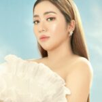 Angeline Quinto Instagram - This chapter feels really good 🤍 Photographer @sevenbarretto Set design @botinstudios Make up @rbchanco Hair @angeljamelarin_hair Jewelry @lunabydrakedustin Styled by @aaronmangsat