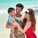 Angeline Quinto Instagram - Beach days with my boys 🏖❤️ First time naming mag-Boracay as a family at sobrang nag-enjoy kami at ang Bulilit namin👶🏻😍 @babysylvio Boracay Island, Philippines