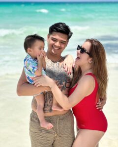 Angeline Quinto Instagram - Beach days with my boys 🏖❤️ First time naming mag-Boracay as a family at sobrang nag-enjoy kami at ang Bulilit namin👶🏻😍 @babysylvio Boracay Island, Philippines