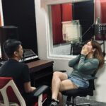 Angeline Quinto Instagram - Recording with Sir Jon🎙️🎧 @jonathanmanalo 😘 Nice to see you Mr.Music ☺️ 🎵