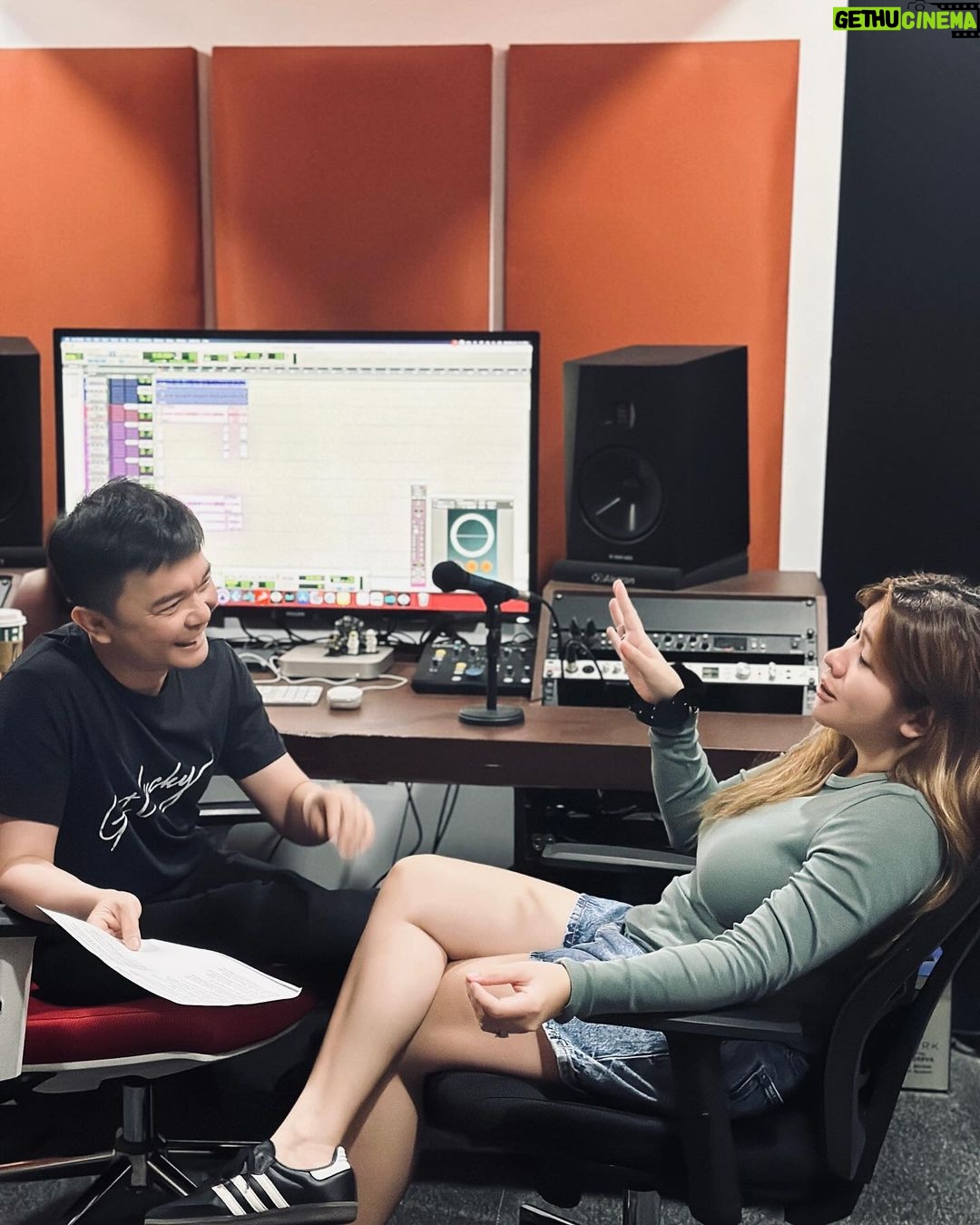 Angeline Quinto Instagram - Recording with Sir Jon๐๏ธ๐ง @jonathanmanalo ๐ Nice to see you Mr.Music โบ๏ธ ๐ต