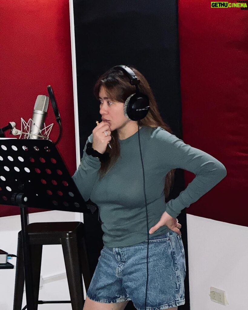 Angeline Quinto Instagram - Recording with Sir Jon🎙️🎧 @jonathanmanalo 😘 Nice to see you Mr.Music ☺️ 🎵