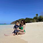 Angeline Quinto Instagram - Last year, mejo ayaw pa ni Sylvio sa beach dahil takot pa siya sa waves. Ngayon mas naeenjoy na niya sa dagat lalo ang buhangin nilagay sa buhok niya 😂🌊🏝️Kulit mu talaga bulilit 👶👨‍👩‍👦 ILYSM @babysylvio