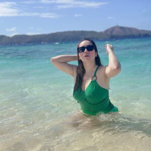 Angeline Quinto Instagram - Last year, mejo ayaw pa ni Sylvio sa beach dahil takot pa siya sa waves. Ngayon mas naeenjoy na niya sa dagat lalo ang buhangin nilagay sa buhok niya 😂🌊🏝️Kulit mu talaga bulilit 👶👨‍👩‍👦 ILYSM @babysylvio