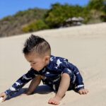 Angeline Quinto Instagram - Last year, mejo ayaw pa ni Sylvio sa beach dahil takot pa siya sa waves. Ngayon mas naeenjoy na niya sa dagat lalo ang buhangin nilagay sa buhok niya 😂🌊🏝️Kulit mu talaga bulilit 👶👨‍👩‍👦 ILYSM @babysylvio