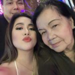 Angeline Quinto Instagram - Hindi ko alam paano mag uumpisa💔 Durog na durog ang puso ko💔 Sir Deo wala akong ibang gustong sabihin, Maraming maraming salamat po sainyo, hindi lang bilang boss ko, Ikaw ang naging pangalawang Tatay ko, sobra ang pag aalaga mu sa akin at sa pamilya ko. Ipagpapatuloy ko ang pag kanta ng mga awiting galing sa puso ko gaya ng lagi mong sinasabi sa lahat ng themesong na ipinagkatiwala mu sa akin. Mahal na mahal kita Sir Deo. Iyakap mu po ako kay Mama Bob🤍🤍 I love you very much DTE💔😭😭 -Peej @pjendrinal kasama mu kami, nandito lang kami para sayo Peej🥹🙏🙏