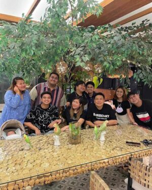 Angeline Quinto Instagram - Hindi ko alam paano mag uumpisa💔 Durog na durog ang puso ko💔 Sir Deo wala akong ibang gustong sabihin, Maraming maraming salamat po sainyo, hindi lang bilang boss ko, Ikaw ang naging pangalawang Tatay ko, sobra ang pag aalaga mu sa akin at sa pamilya ko. Ipagpapatuloy ko ang pag kanta ng mga awiting galing sa puso ko gaya ng lagi mong sinasabi sa lahat ng themesong na ipinagkatiwala mu sa akin. 
Mahal na mahal kita Sir Deo. Iyakap mu po ako kay Mama Bob🤍🤍 I love you very much DTE💔😭😭
-Peej @pjendrinal kasama mu kami, nandito lang kami para sayo Peej🥹🙏🙏