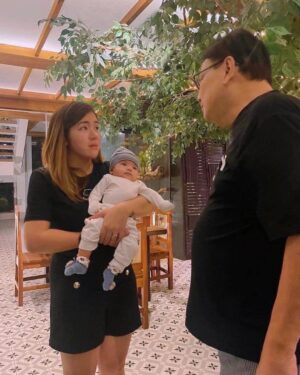 Angeline Quinto Instagram - Hindi ko alam paano mag uumpisa💔 Durog na durog ang puso ko💔 Sir Deo wala akong ibang gustong sabihin, Maraming maraming salamat po sainyo, hindi lang bilang boss ko, Ikaw ang naging pangalawang Tatay ko, sobra ang pag aalaga mu sa akin at sa pamilya ko. Ipagpapatuloy ko ang pag kanta ng mga awiting galing sa puso ko gaya ng lagi mong sinasabi sa lahat ng themesong na ipinagkatiwala mu sa akin. 
Mahal na mahal kita Sir Deo. Iyakap mu po ako kay Mama Bob🤍🤍 I love you very much DTE💔😭😭
-Peej @pjendrinal kasama mu kami, nandito lang kami para sayo Peej🥹🙏🙏