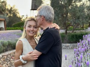 Angelique Boyer Instagram - Weekend avec mon papa d’amour 🫶💖🪻🍷🌞🍨🧿💙