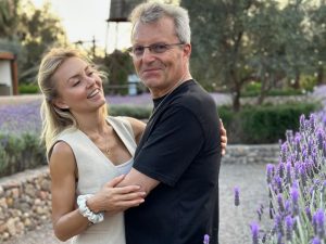 Angelique Boyer Instagram - Weekend avec mon papa d’amour 🫶💖🪻🍷🌞🍨🧿💙