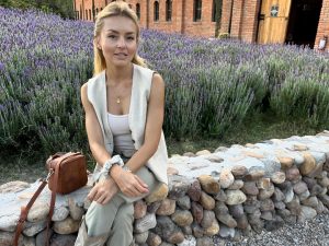 Angelique Boyer Instagram - Weekend avec mon papa d’amour 🫶💖🪻🍷🌞🍨🧿💙