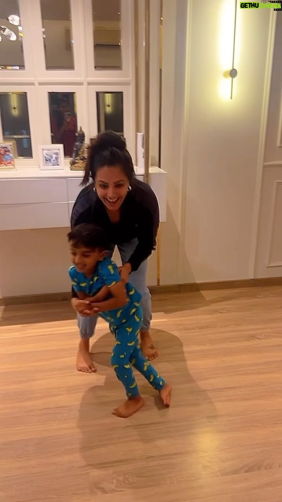 Anita Hassanandani Instagram - His first dance had to be with me and only ME 😍 My🧁