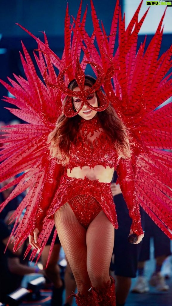 Anitta Instagram - When someone asks you about carnaval, show them this video! 🎉❤️‍🔥 who’s ready for more? // Brasil, tô contando os dias pro bloco de sábado! E vcs? 🤩🎉 Brazil