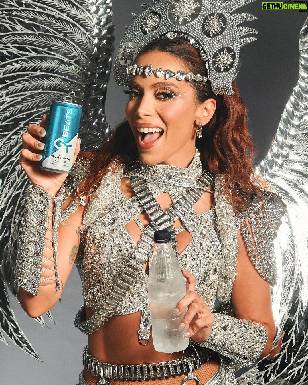 Anitta Instagram - The stage is where I feel the most at home. So it was extra extra special to have my family and friends there this weekend to make it feel even more like home. What an unforgettable weekend!!!! 🎉🫶🏻✨ Ad.: @beatsoficial *beba com moderação Rio De Janiero, Brazil