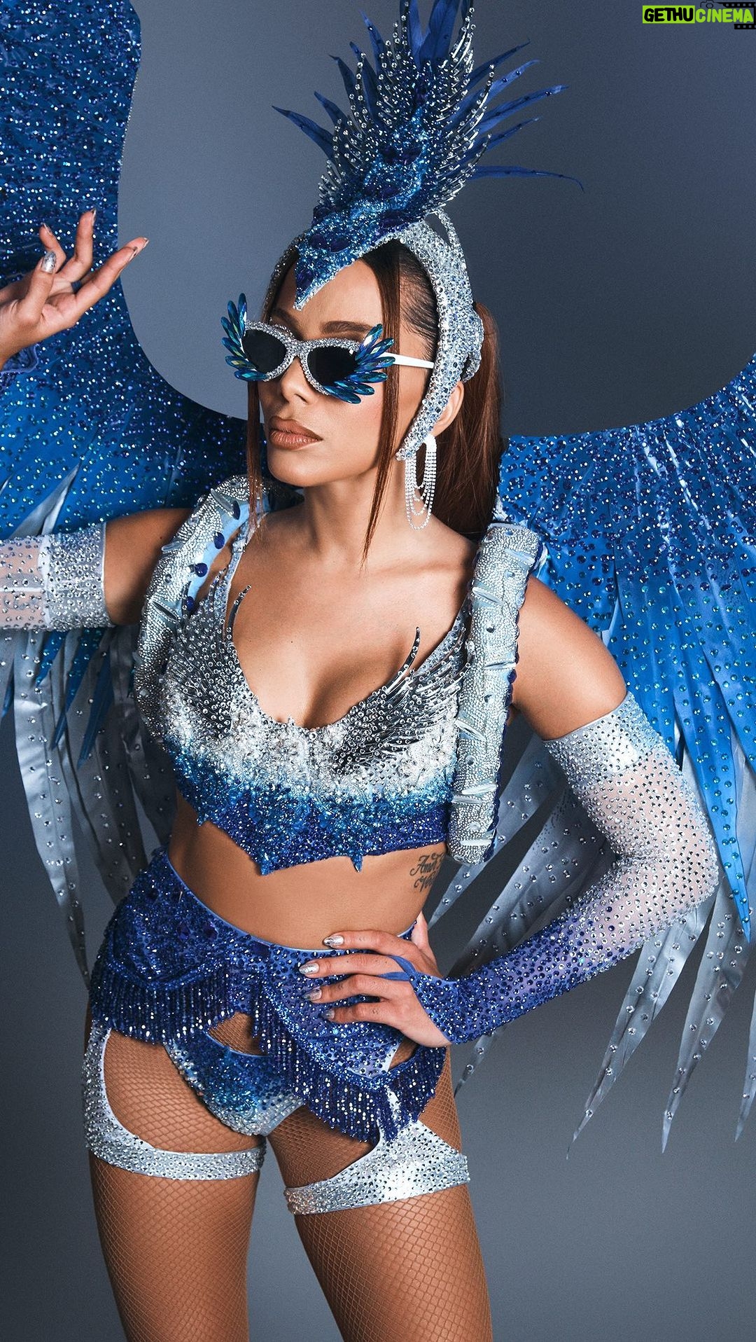 Anitta Instagram - Alô Majestade do Samba, @oficialportela 🩵 🦅 “The Majesty of Samba” is how Portela presents itself. The samba school, which celebrated its 100th anniversary in 2023, is the most successful in the Rio de Janeiro Carnival, boasting 22 winner titles. Located in the Oswaldo Cruz neighborhood, north zone of Rio de Janeiro, the association is renowned for its symbol of strength: the eagle. Additionally, the colors blue and white adorn its flag and a significant portion of its parade floats. My costume today pays tribute to the school, acknowledging all its contributions to the Carnaval. Pt nos comentários Rio de Janeiro, Rio de Janeiro