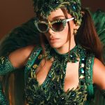 Anitta Instagram - Alô comunidade! Caanta @unidosdevilaisabel!!! 🌽🧡💚💛 Today I’m honoring the samba school Unidos de Vila Isabel, founded in 1946 in Vila Isabel, the northern region of Rio de Janeiro, one of the birthplaces of samba in Brazil. In 2013, the school brought the Brazilians who live off the land in the countryside, with the theme “The Village sings Brazil, the world’s granary - Add more water to the beans, another one has arrived.” This theme crowned the school as the champion of that year’s parade. It was a genuine harvest celebration, with the corn being one of the protagonists of the parade. I drew inspiration from it for my today’s costume! Pt nos comentários