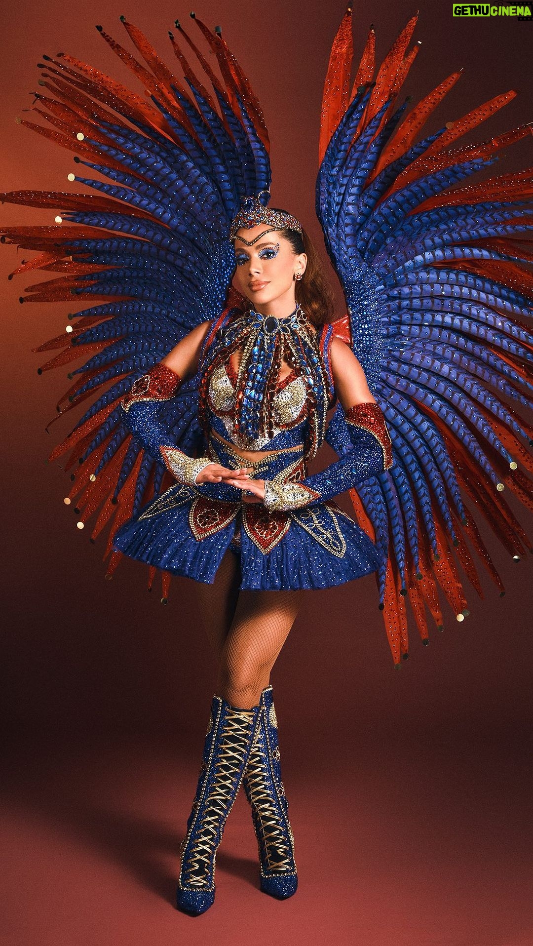 Anitta Instagram - Alô, @uniaodailha ♥️💙 Governador Island is the largest island in Guanabara Bay, in Rio de Janeiro, Brazil. It is also where the samba school União da Ilha do Governador was founded in 1953! In 2014, their carnival theme was “It’s a Toy, It’s a Game, União da Ilha will shake things up!” Their idea was to play with our childhood memories, bringing the lightness and magical dreams of that time. One of the parade floats was a music box ballerina, an image that inspires my costume for today! — Pt nos comentários