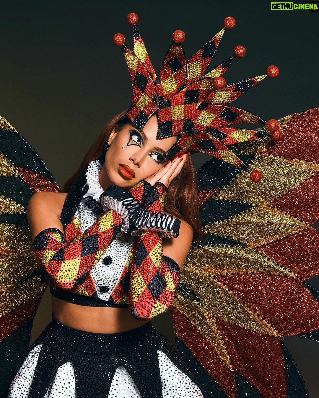 Anitta Instagram - Vitória foi tudooo! Eu amooo ver vcs se divertindo nos meus @ensaiosdaanitta e tô amando a reação de vcs com cada homenagem! 🎉❤️🔥🎉 Palpites para as da semana que vem? 👀 Vitória - ES