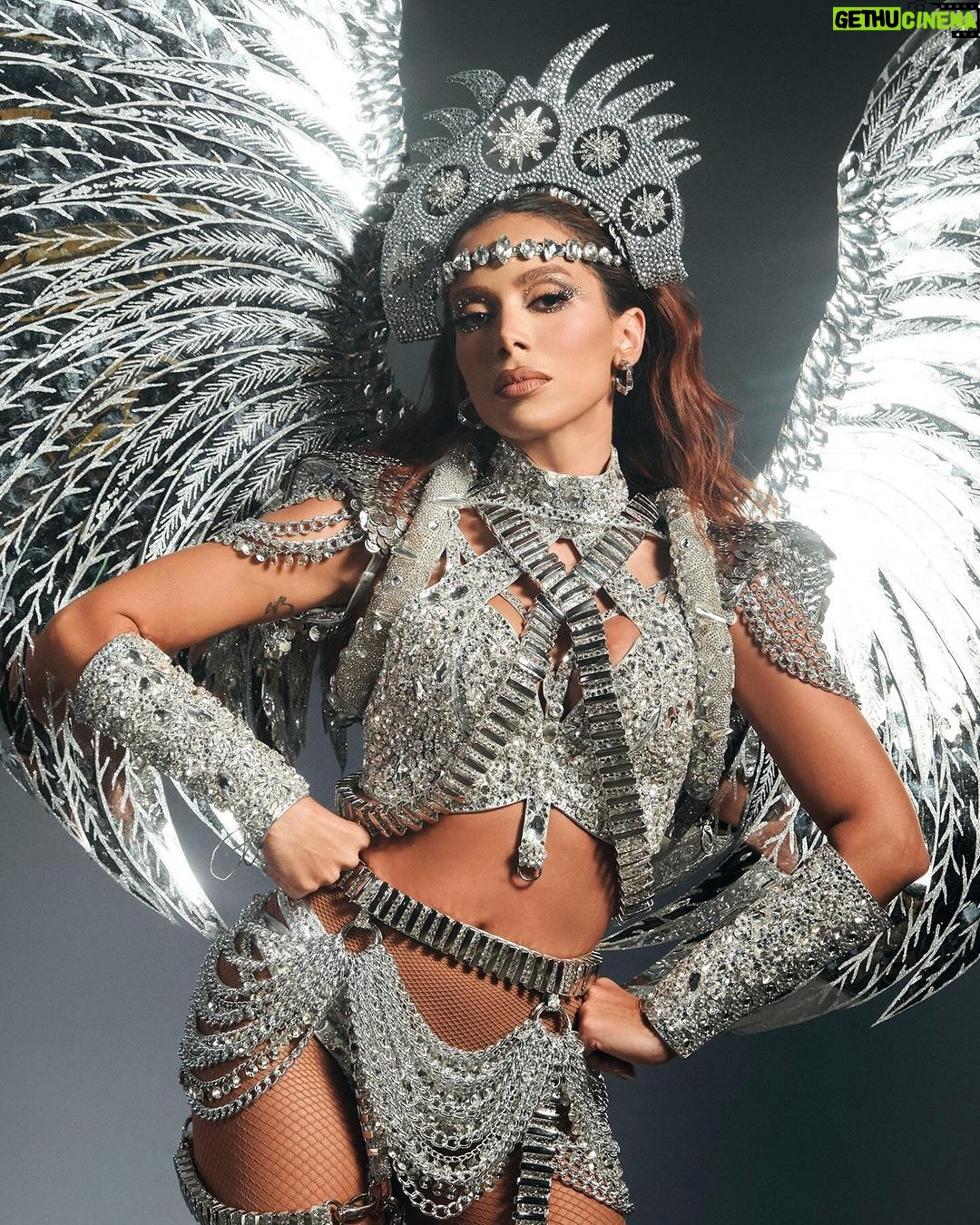 Anitta Instagram - The stage is where I feel the most at home. So it was extra extra special to have my family and friends there this weekend to make it feel even more like home. What an unforgettable weekend!!!! 🎉🫶🏻✨ Ad.: @beatsoficial *beba com moderação Rio De Janiero, Brazil