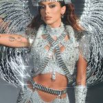 Anitta Instagram - Alô, @imperatrizleopoldinenseoficial 🩶🌵 Today, my costume is inspired by the 2023 Carnival-winning samba school, which highlighted the importance of ‘cordel literature,’ a popular booklet/pamphlet containing folk novels, poems and songs. It’s a traditional expression of Brazilian popular culture. Imperatriz Leopoldinense, located in Ramos, a suburb of Rio de Janeiro, explored the stories presented on the booklets of Northeastern poets, delved into the afterlife of Virgulino Ferreira da Silva, Lampião, and the duality portrayed in cordel literature, a fascination that persists today. Drawing from Guaiapuan Vieira’s work ‘A chegada de Lampião ao céu’ (Lampião’s Arrival in Heaven), my costume captures the ‘soaring into the light’ of The Cangaceiro, often seen as a hero for combating the misery of his people and the oppression imposed by the landowners. - Pt nos comentários