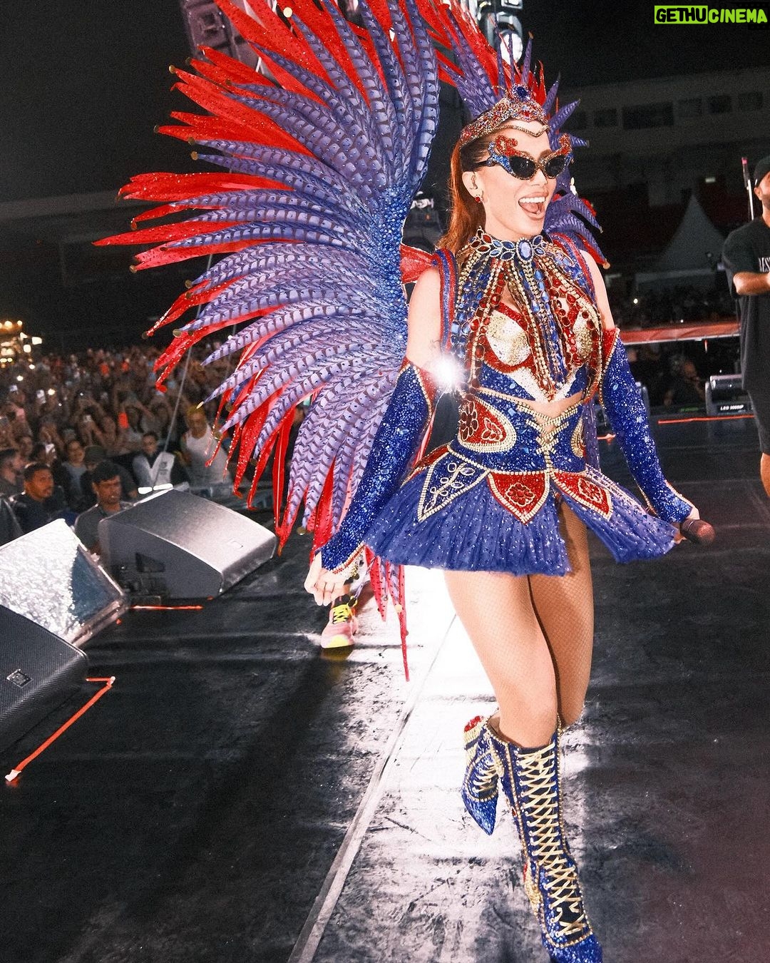Anitta Instagram - My pre carnival tour has been insaaaane! 40 hours singing and counting… welll…. I think we’re ready for carnival! 💥 🤪 ✨ 🎉 hahaha Curitiba, foi incrível! SP, hoje a gente fecha com chave de ouro! 💥🔥❤️🔥 Brazil