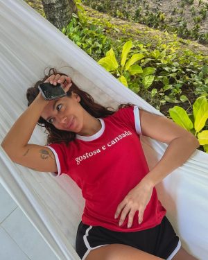 Anitta Instagram - been busy ✌️☀️✨