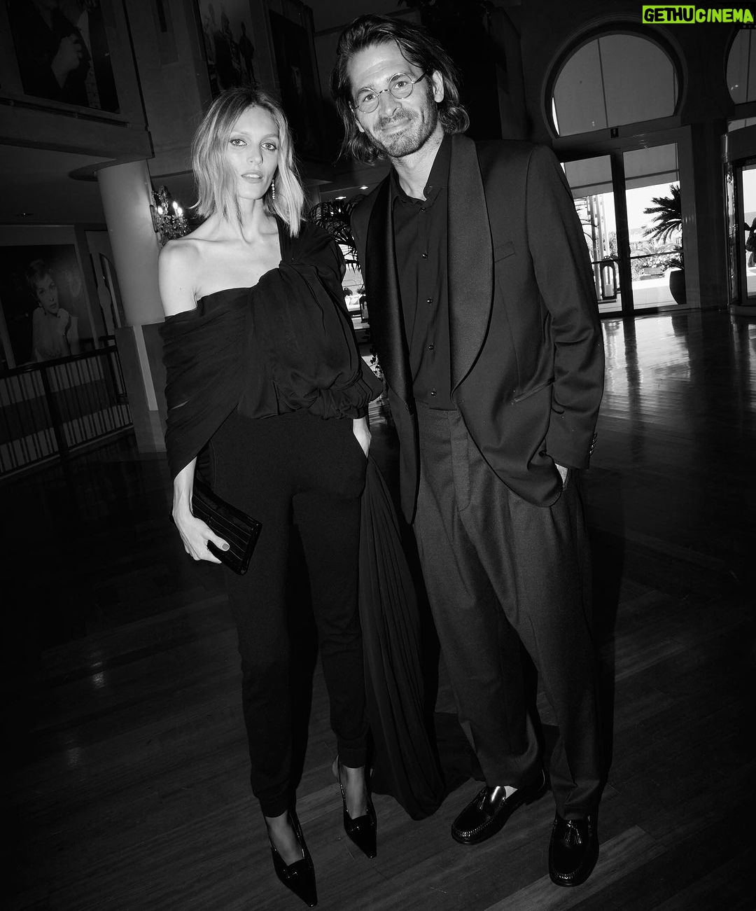 Anja Rubik Instagram - My heart swelled with joy and pride as I joined my friends to celebrate their labor of love and courage on the big screen. This year two very important and emotional polish films made it to the main competition at Venice Film Festival. “Green Border” by Agnieszka Holland (horrors faced by refugees between Poland and Belarus) and “Woman Of” by Malgorzata Szumowska and Michał Englert. ( woman's journey to gender correction) Ph. @alicja.kozak