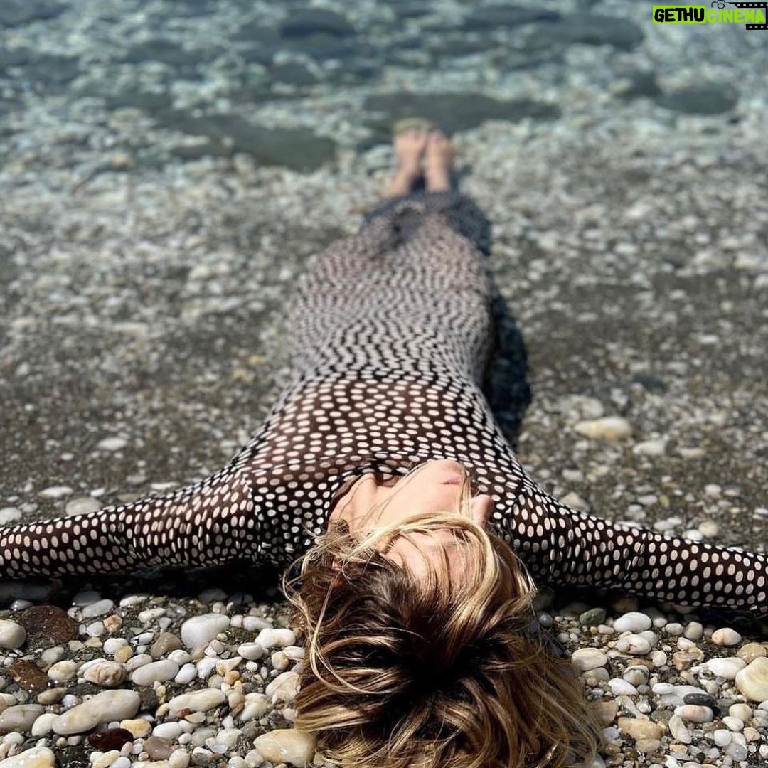Anja Rubik Instagram - Tinos with the family☀️