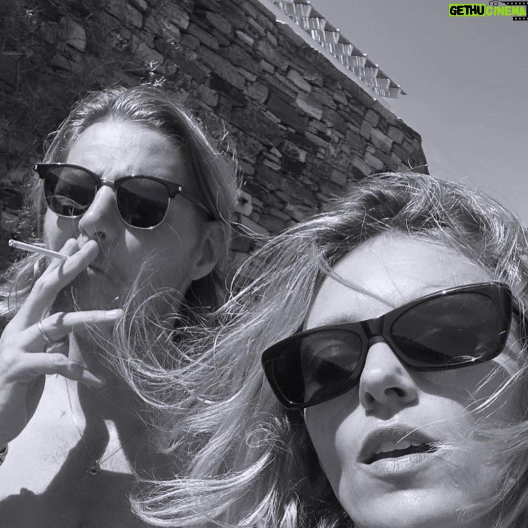 Anja Rubik Instagram - Tinos with the family☀️