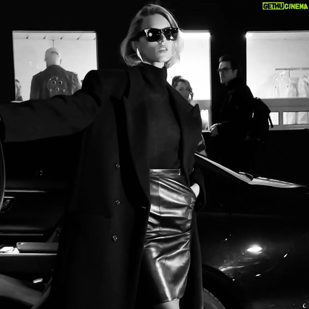 Anja Rubik Instagram - “It’s sophisticated. It’s what you need for the day and what you’d dream to be for the night” - Catherine Deneuve @ysl @anthonyvaccarello Ph. @sofiamalamute #fashionweek #parisfashionweek #fw23 #paris #chic #saintlaurent #ysl