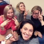 Anja Rubik Instagram - My w niedzielę głosujemy, a Ty? V for vote! #wybory #głosujemy