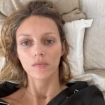 Anja Rubik Instagram - Bardzo nieoficjalnie, nagranie z łóżka A Ty dlaczego idziesz na wybory? Masz jedno życie, jeden głos - wykorzystaj. Nominuję do odpowiedzenia na pytanie: (przepraszam jeśli już byłyście nominowane i się nagrałyście ) @sylwia.chutnik @gregorczykabram @szumowska.m @ostaszewskamaja_official @maffashion_official @lucynaszymanska @zofia_urszula_komasa @haniarydlewska @mwyrzykowska @youngleosia @martyna.world #kobietynawybory @kobietynawybory Warsaw, Poland