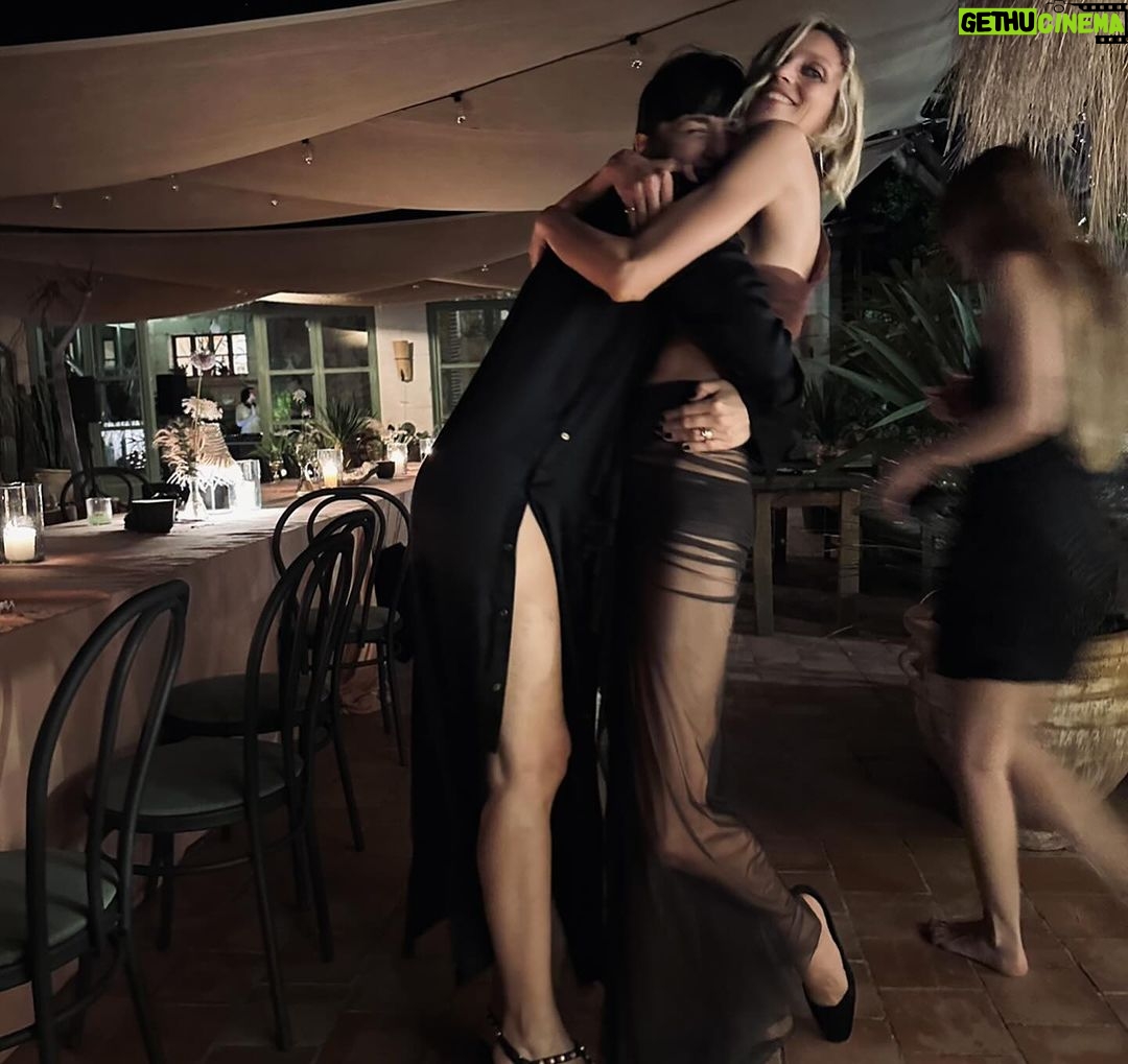 Anja Rubik Instagram - On this very special day I have decided to post the most fabulous gals in my day to day life! Thank you for being there! And to ALL the women out there : “We are not meant to be perfect; we are meant to be whole” - Jane Fonda HAPPY WOMEN’S DAY !!! PS. I am not mentioning women’s rights issues today not to get upset.. ( exception: congratulations to France for guaranteeing the right to abortion in their constitution!) I will only say : Women’s right to choose is the litmus test for a healthy progressive society. #dzienkobiet #dzieńkobiet #womensday #internationalwomensday